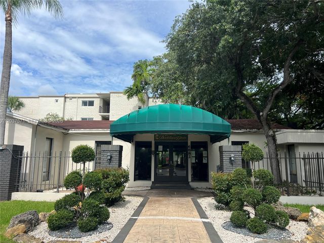 6886 N Kendall Drive D407, Pinecrest, FL 33156