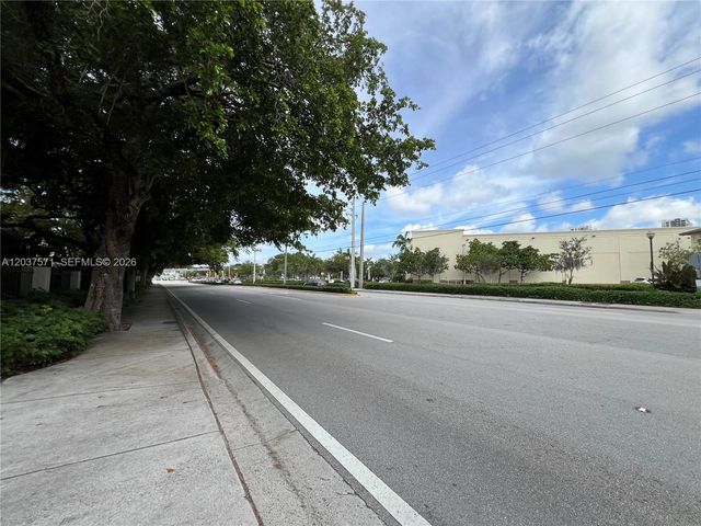 6886 N Kendall Drive D407, Pinecrest, FL 33156