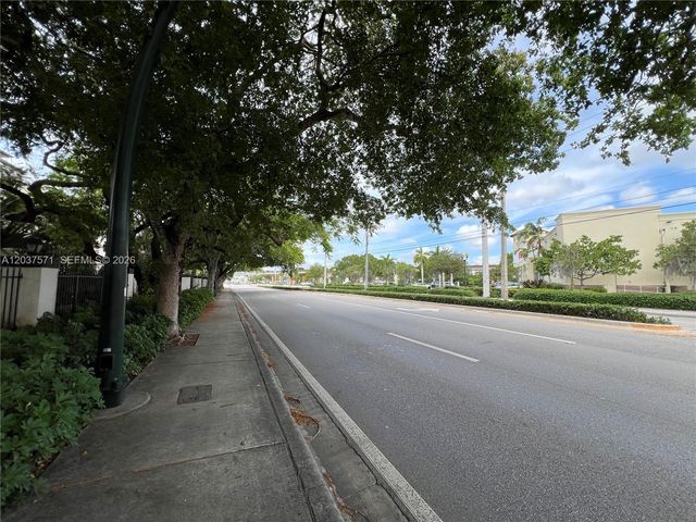 6886 N Kendall Drive D407, Pinecrest, FL 33156