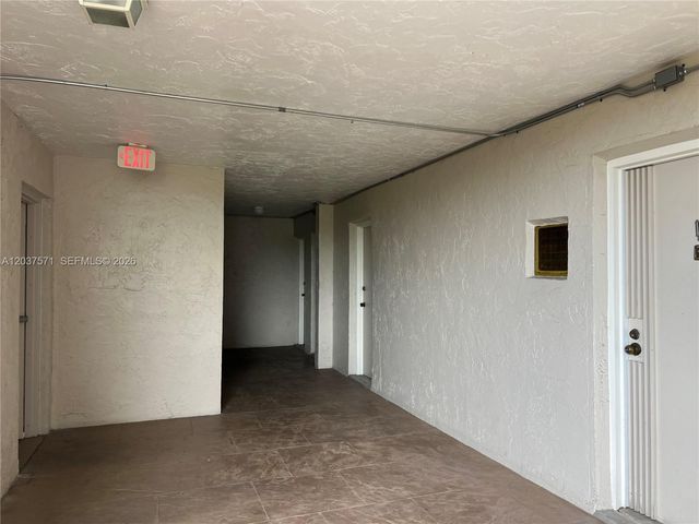 6886 N Kendall Drive D407, Pinecrest, FL 33156