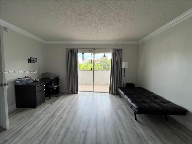 6886 N Kendall Drive D407, Pinecrest, FL 33156