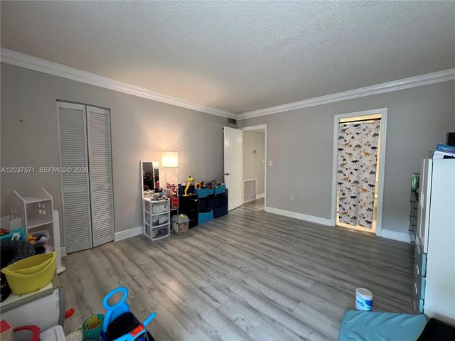 6886 N Kendall Drive D407, Pinecrest, FL 33156