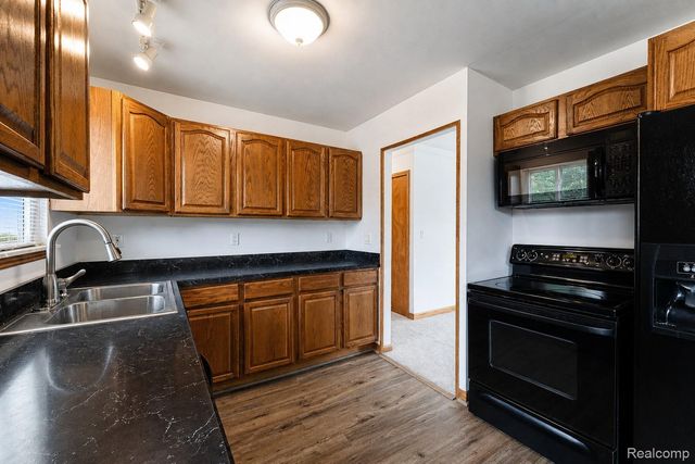 29501 Brown Court, Garden City, MI 48135