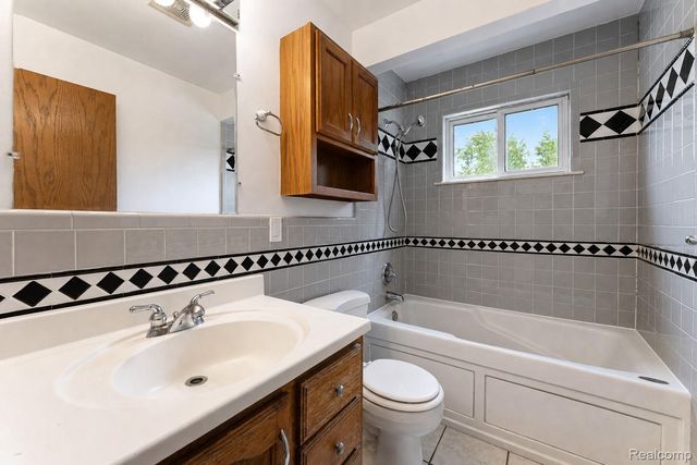 29501 Brown Court, Garden City, MI 48135