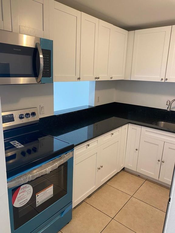 5122 NW 79th Ave 303, Doral, FL 33166