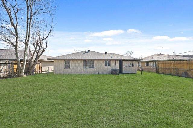 8829 Woodlyn Road, Houston, TX 77078