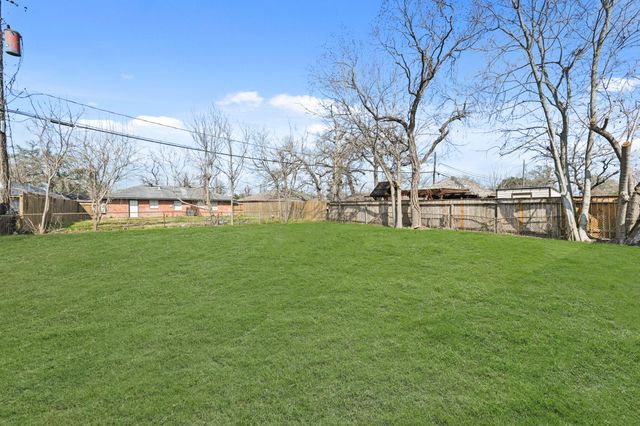 8829 Woodlyn Road, Houston, TX 77078