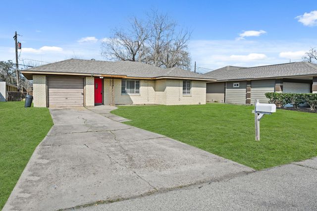 8829 Woodlyn Road, Houston, TX 77078