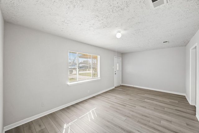 8829 Woodlyn Road, Houston, TX 77078