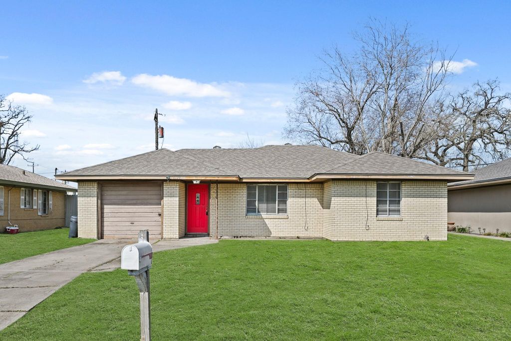 8829 Woodlyn Road, Houston, TX 77078