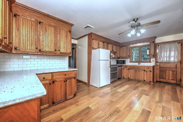 86 Spencer Hill, Clinton, CT 06413