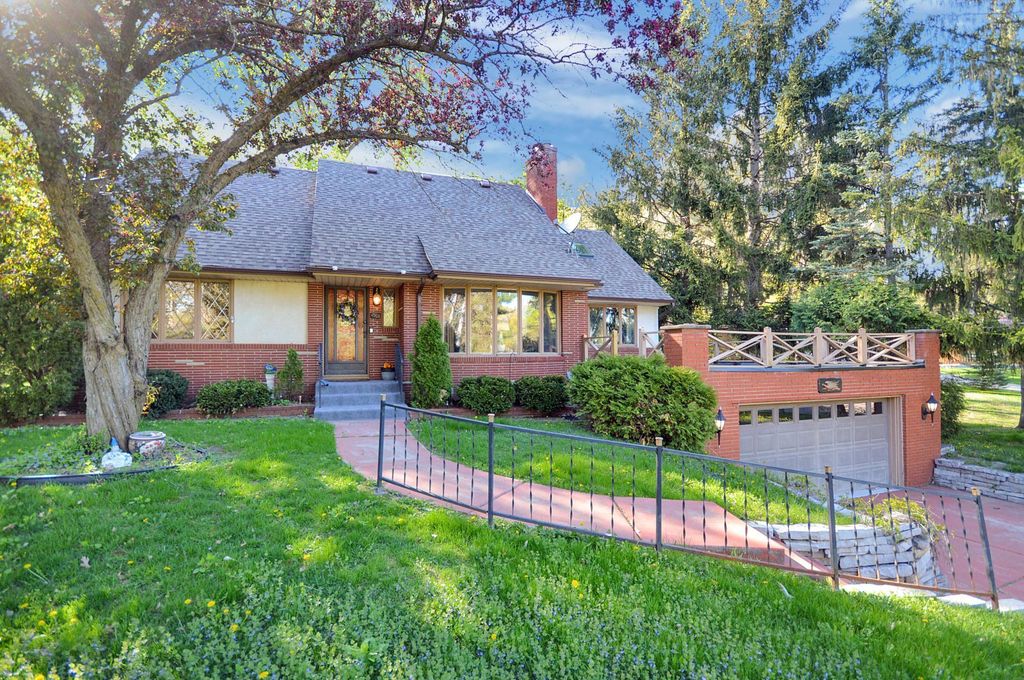 2905 Lake Boulevard, North Saint Paul, MN 55109