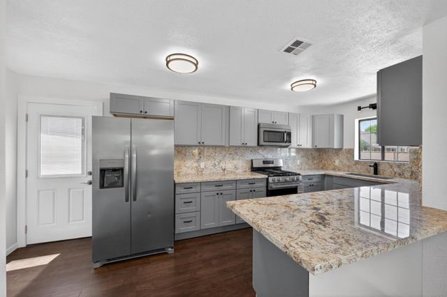 2820 Branch St, Sacramento, CA 95815