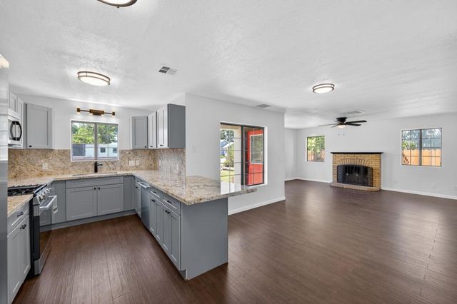 2820 Branch St, Sacramento, CA 95815