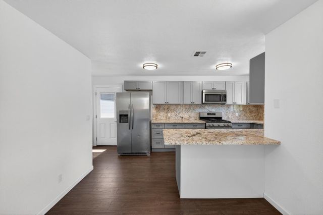 2820 Branch St, Sacramento, CA 95815