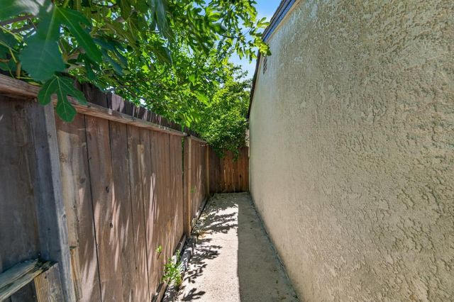 2820 Branch St, Sacramento, CA 95815