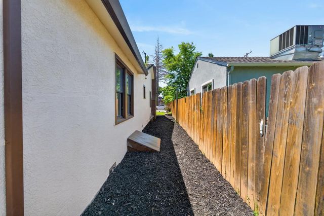 2820 Branch St, Sacramento, CA 95815