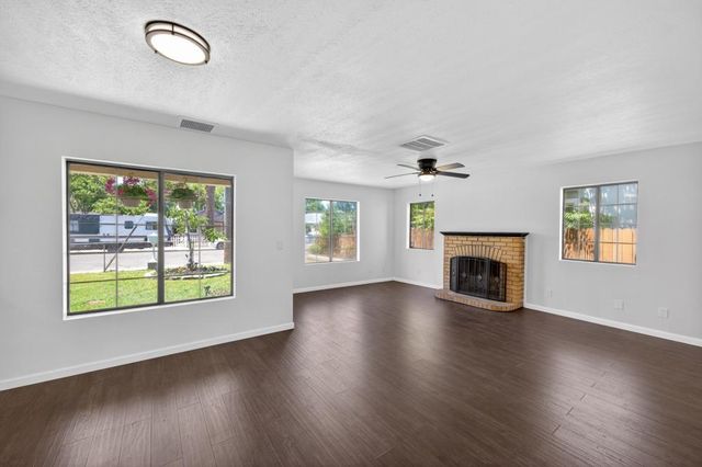 2820 Branch St, Sacramento, CA 95815