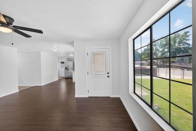 2820 Branch St, Sacramento, CA 95815