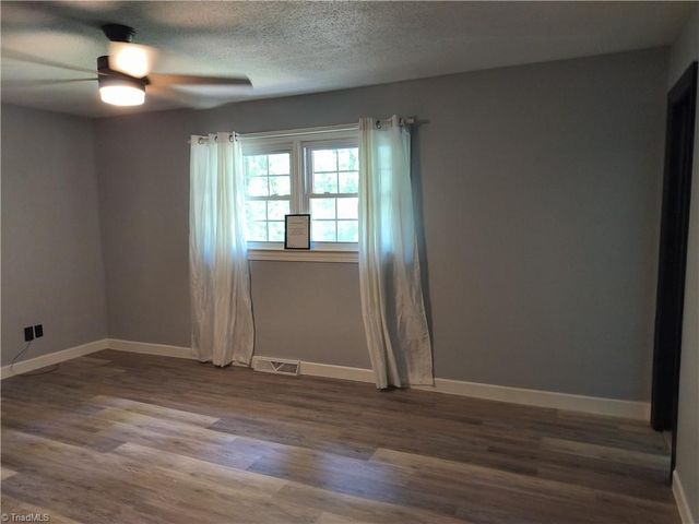 681 FOXCROFT Drive, Lexington, NC 27292