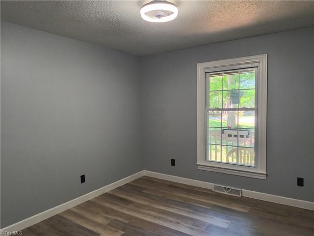 681 FOXCROFT Drive, Lexington, NC 27292