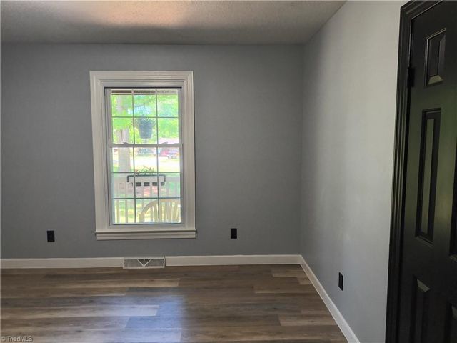 681 FOXCROFT Drive, Lexington, NC 27292