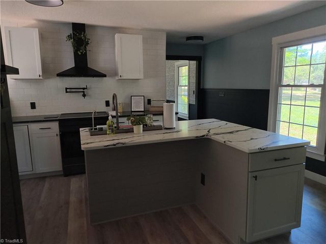 681 FOXCROFT Drive, Lexington, NC 27292
