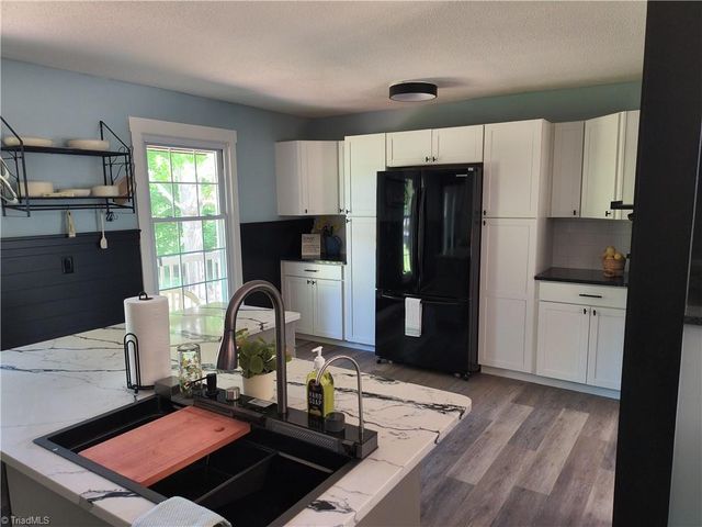 681 FOXCROFT Drive, Lexington, NC 27292