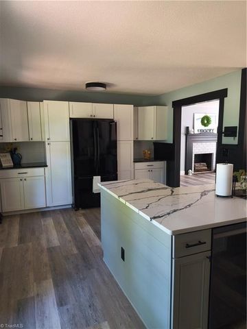 681 FOXCROFT Drive, Lexington, NC 27292