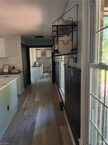 681 FOXCROFT Drive, Lexington, NC 27292