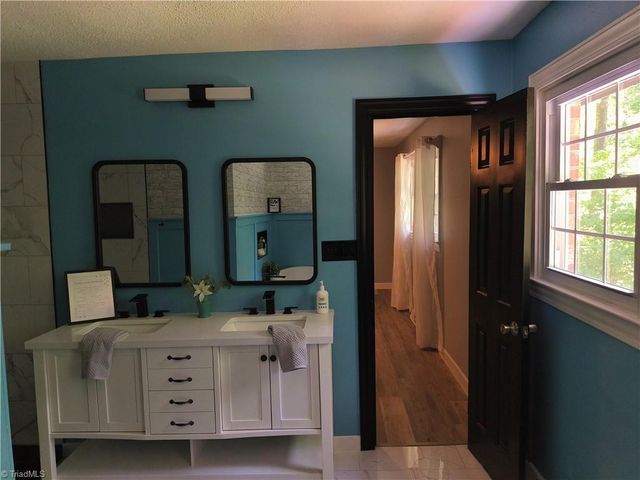 681 FOXCROFT Drive, Lexington, NC 27292
