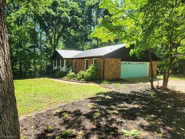681 FOXCROFT Drive, Lexington, NC 27292