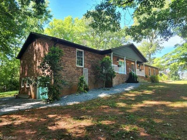 681 FOXCROFT Drive, Lexington, NC 27292