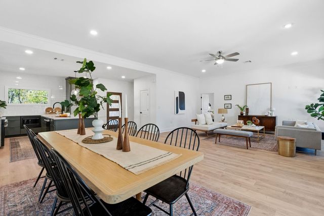 496 Spoonts LN, Liberty Hill, TX 78642