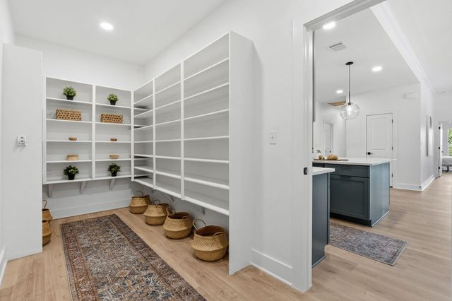 496 Spoonts LN, Liberty Hill, TX 78642