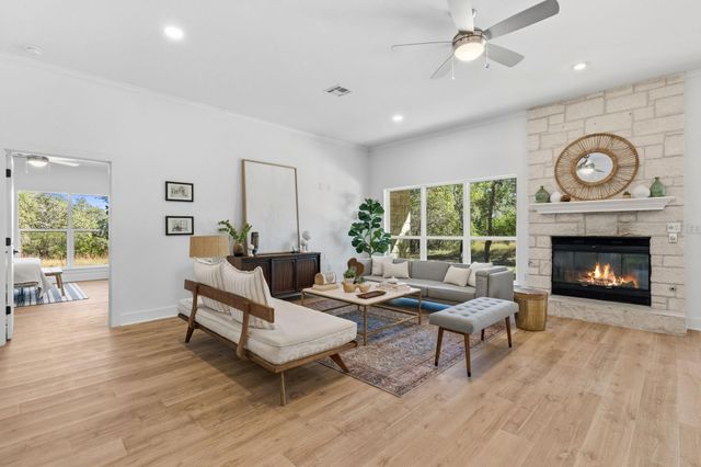 496 Spoonts LN, Liberty Hill, TX 78642