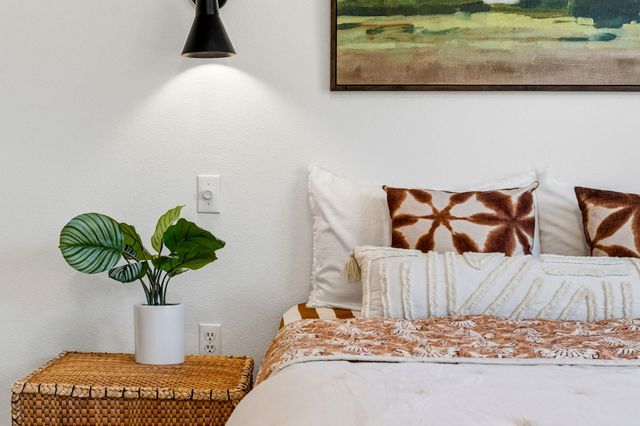 496 Spoonts LN, Liberty Hill, TX 78642