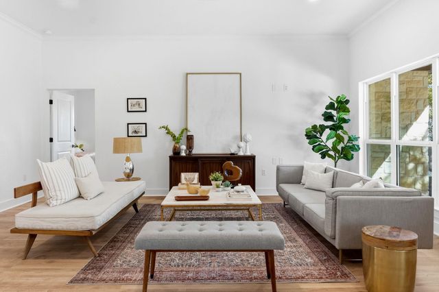 496 Spoonts LN, Liberty Hill, TX 78642