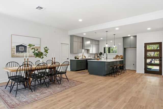 496 Spoonts LN, Liberty Hill, TX 78642