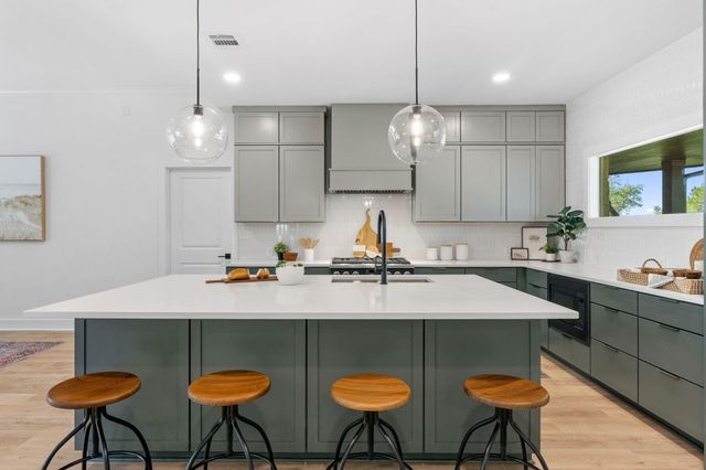 496 Spoonts LN, Liberty Hill, TX 78642