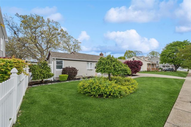 173 N Kings Avenue, Massapequa, NY 11758