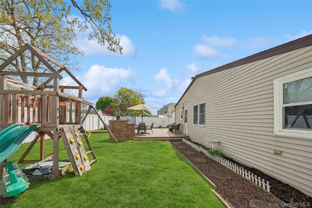 173 N Kings Avenue, Massapequa, NY 11758