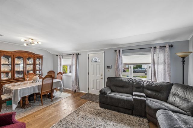 173 N Kings Avenue, Massapequa, NY 11758