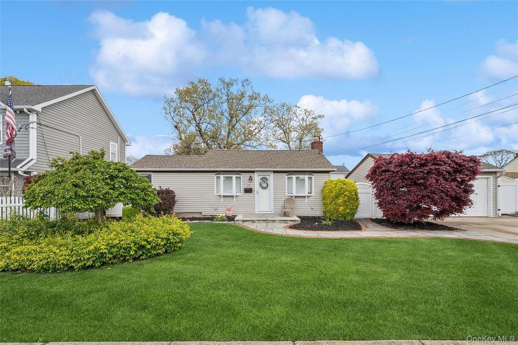 173 N Kings Avenue, Massapequa, NY 11758
