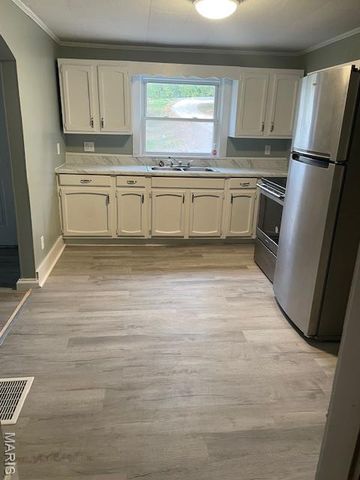 432 Hickory Street, St Clair, MO 63077