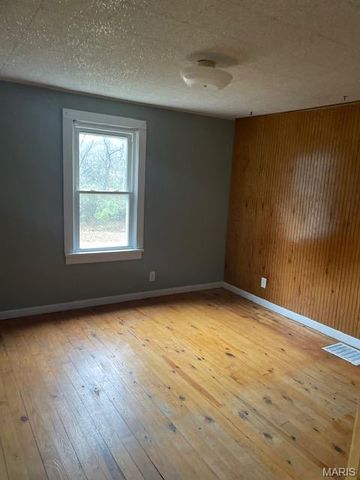 432 Hickory Street, St Clair, MO 63077