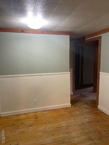 432 Hickory Street, St Clair, MO 63077