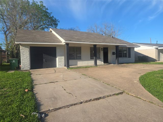 4214 Beran Drive, Houston, TX 77045