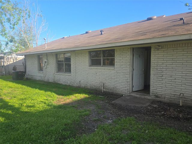 4214 Beran Drive, Houston, TX 77045