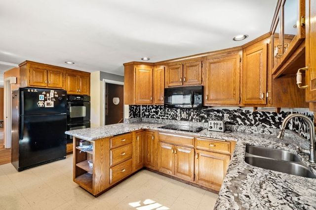 239 Lovers Ln, Haverhill, MA 01830